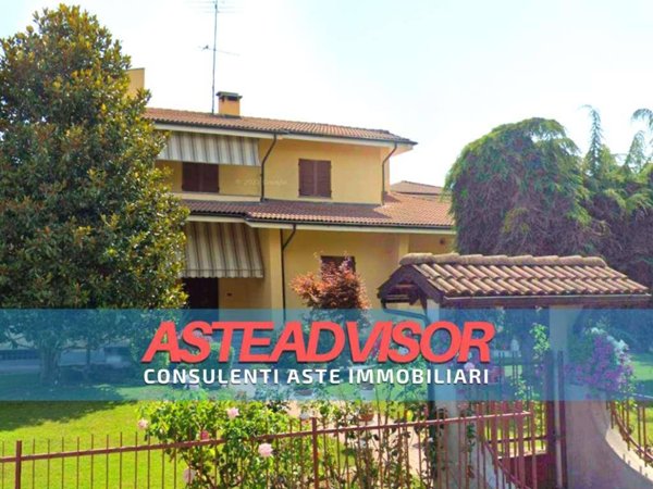 casa indipendente in vendita ad Asti in zona Questura