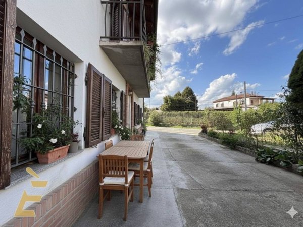 casa indipendente in vendita ad Asti in zona Bramairate