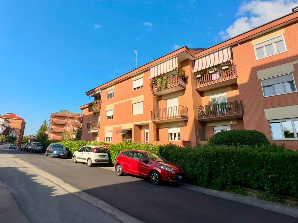 appartamento in vendita ad Asti in zona Bramairate