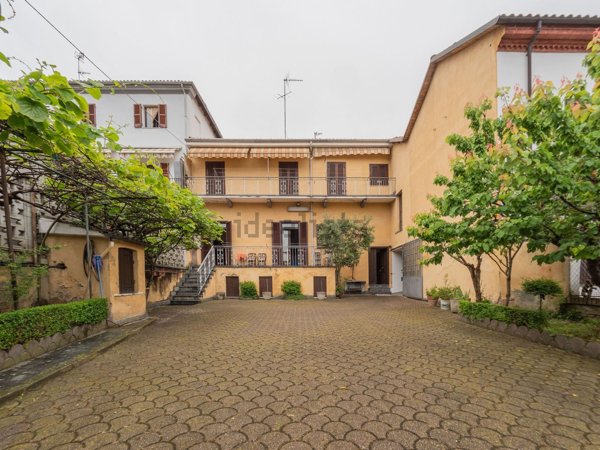 casa indipendente in vendita ad Asti in zona Centro Città