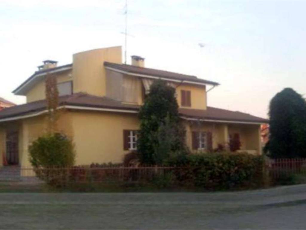 casa indipendente in vendita ad Asti in zona Trincere