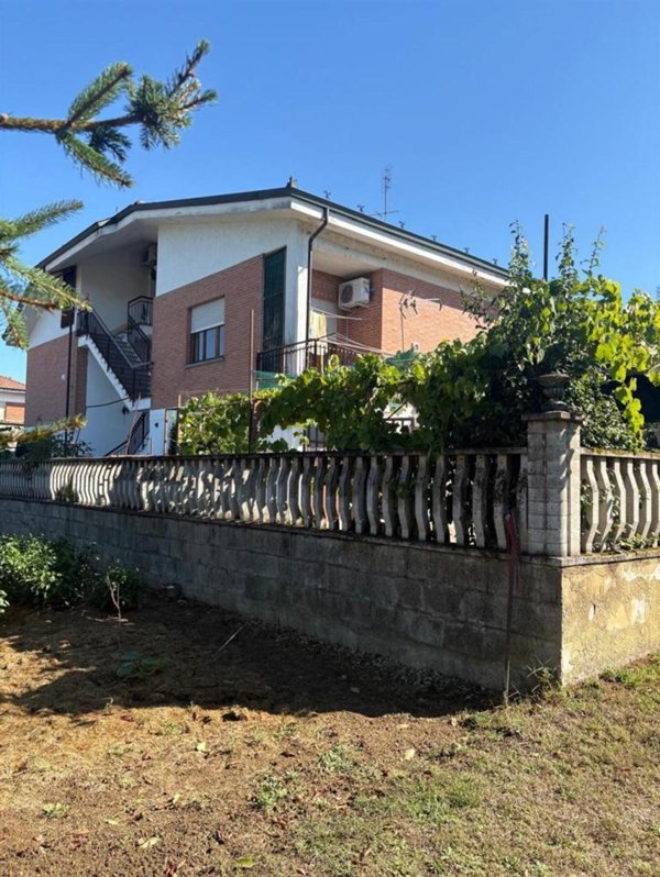 casa indipendente in vendita ad Asti in zona Trincere