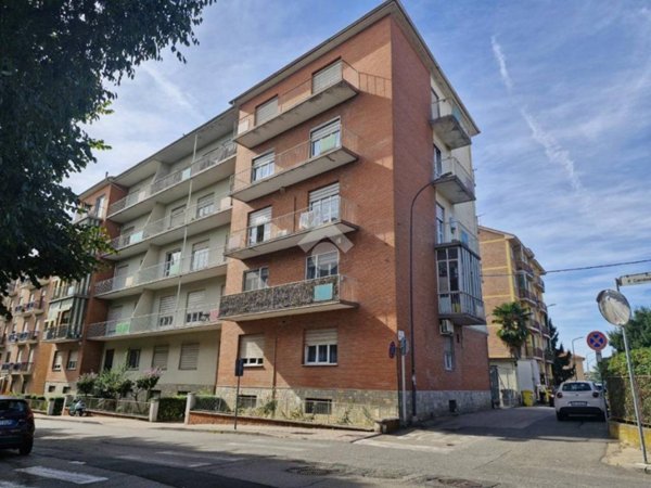 appartamento in vendita ad Asti in zona Bramairate