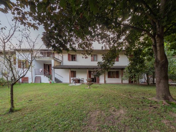 casa indipendente in vendita ad Asti in zona Quarto