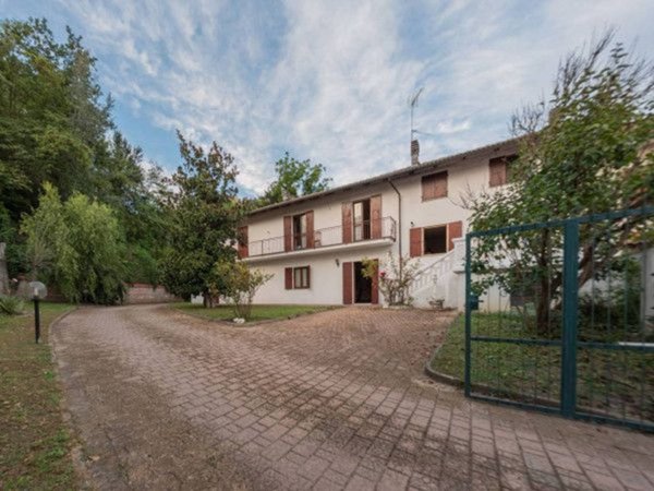 casa indipendente in vendita ad Asti in zona Valenzani