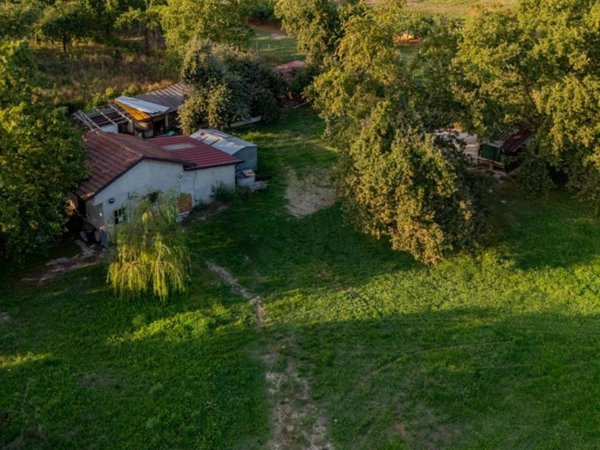 casa indipendente in vendita ad Asti in zona Quarto