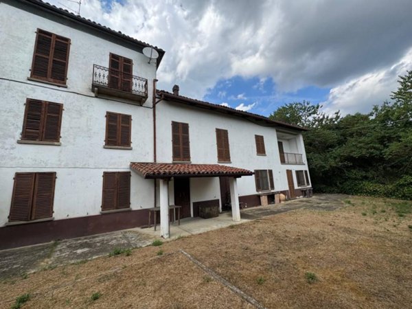 casa indipendente in vendita ad Asti in zona Castiglione