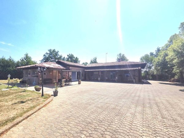 casa indipendente in vendita ad Asti in zona Quarto