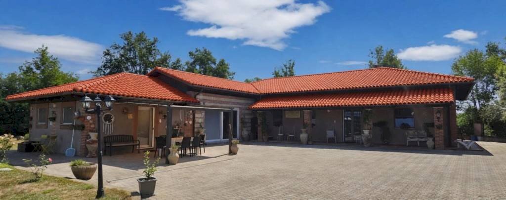 casa indipendente in vendita ad Asti in zona Quarto