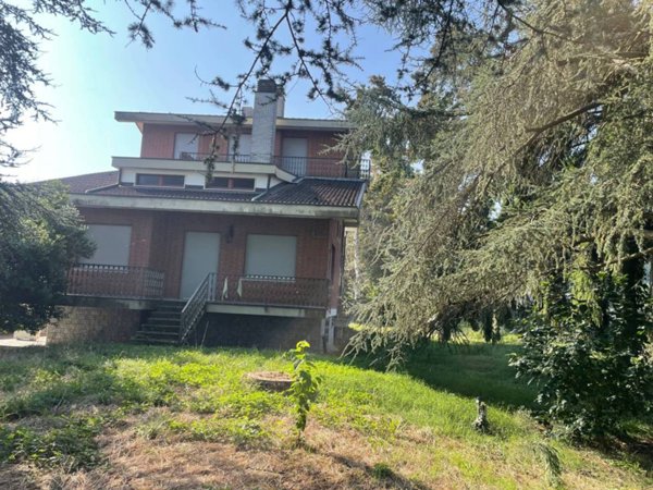 casa indipendente in vendita ad Asti in zona Palucco