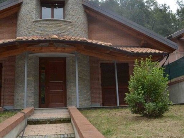 casa indipendente in vendita ad Asti in zona Castiglione