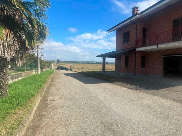 casa indipendente in vendita ad Asti in zona Trincere