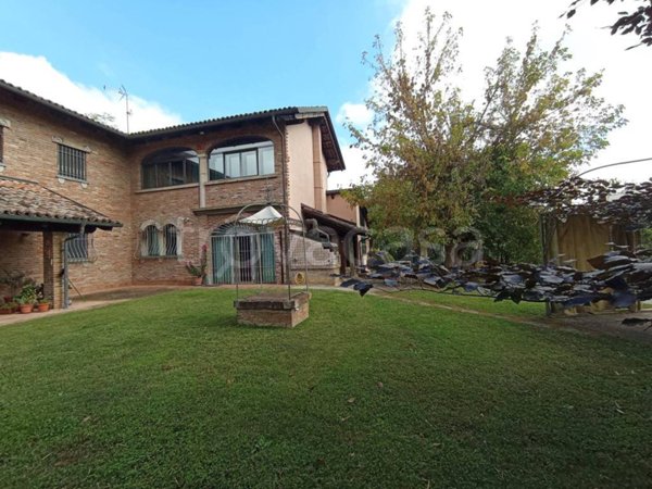 casa indipendente in vendita ad Asti in zona Casabianca