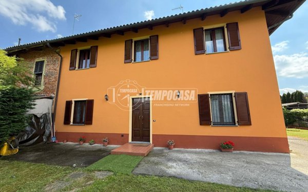 casa indipendente in vendita ad Asti in zona Torrazzo