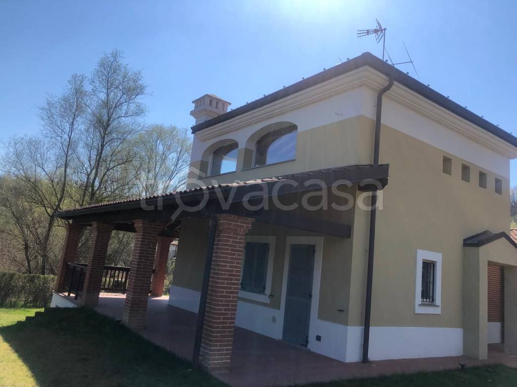 casa indipendente in vendita ad Asti in zona Serravalle