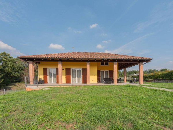 casa indipendente in vendita ad Asti in zona Quarto