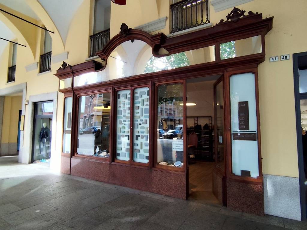 negozio in vendita ad Asti