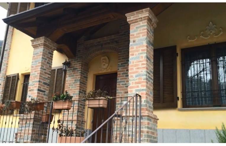 casa indipendente in vendita ad Asti in zona Castiglione