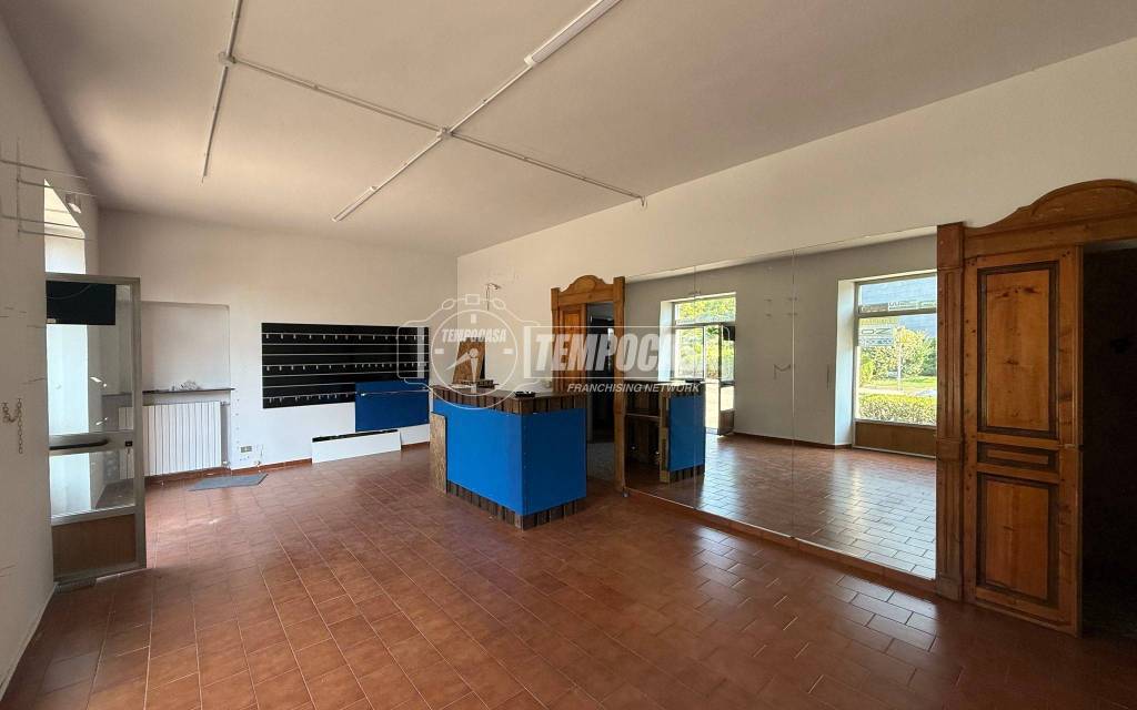 negozio in vendita ad Asti
