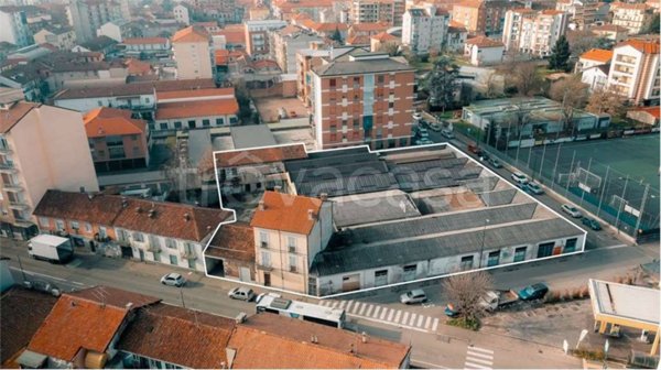 negozio in vendita ad Asti in zona Pilone