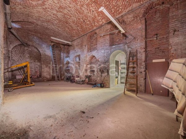 negozio in vendita ad Asti