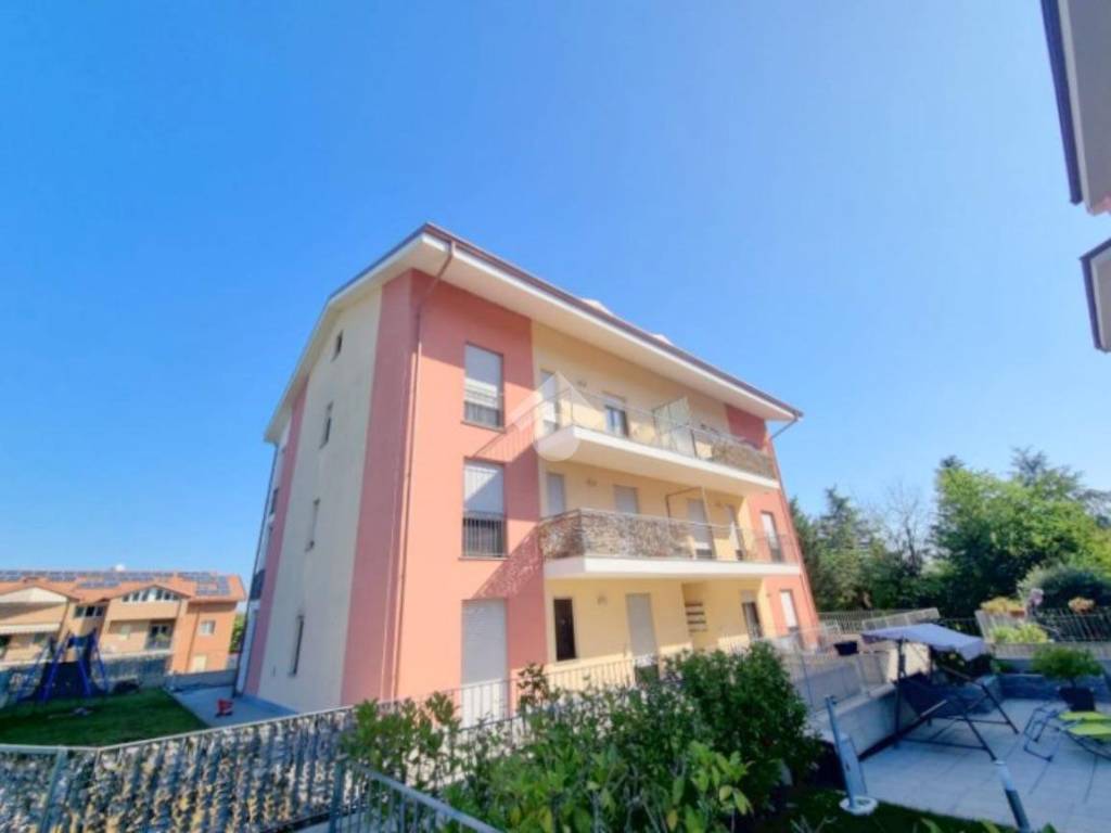 appartamento in vendita ad Asti in zona Bramairate