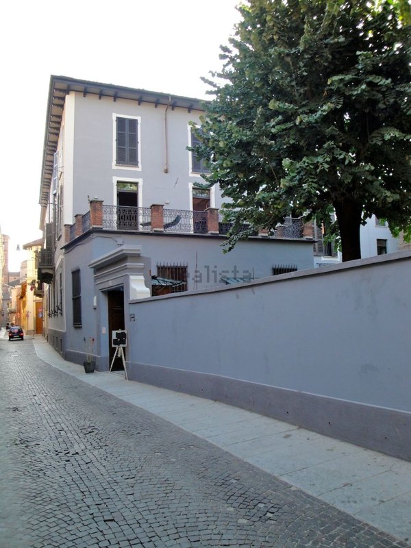 casa indipendente in vendita ad Asti in zona Centro Città