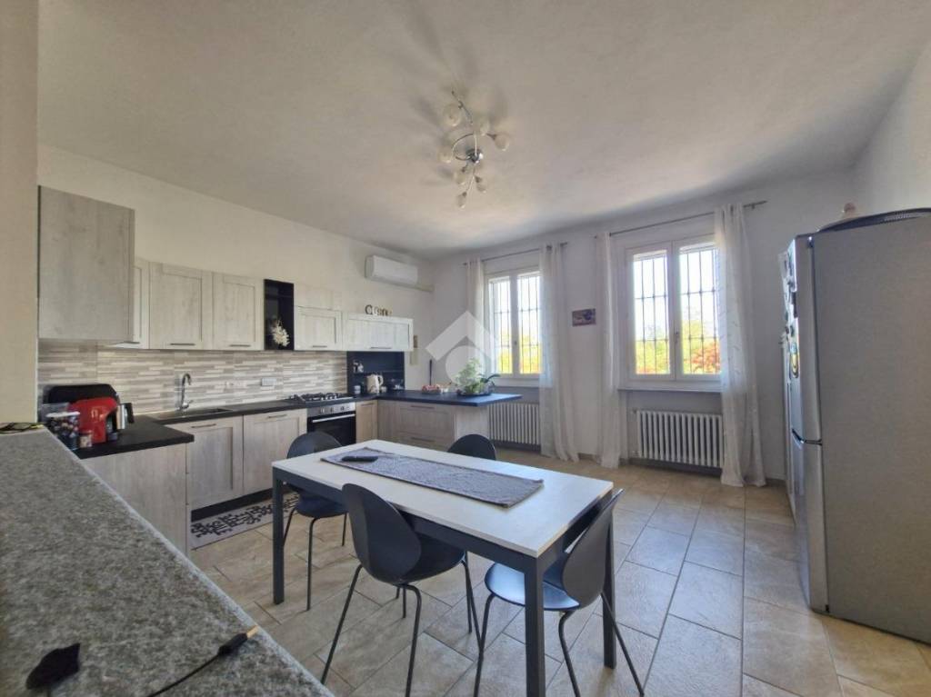 casa indipendente in vendita ad Asti in zona Valleandona