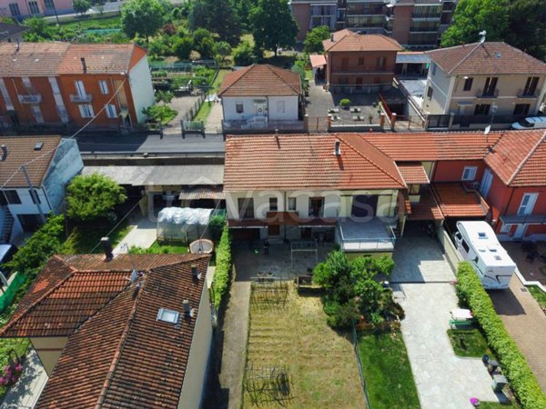 casa indipendente in vendita ad Asti in zona Centro Città