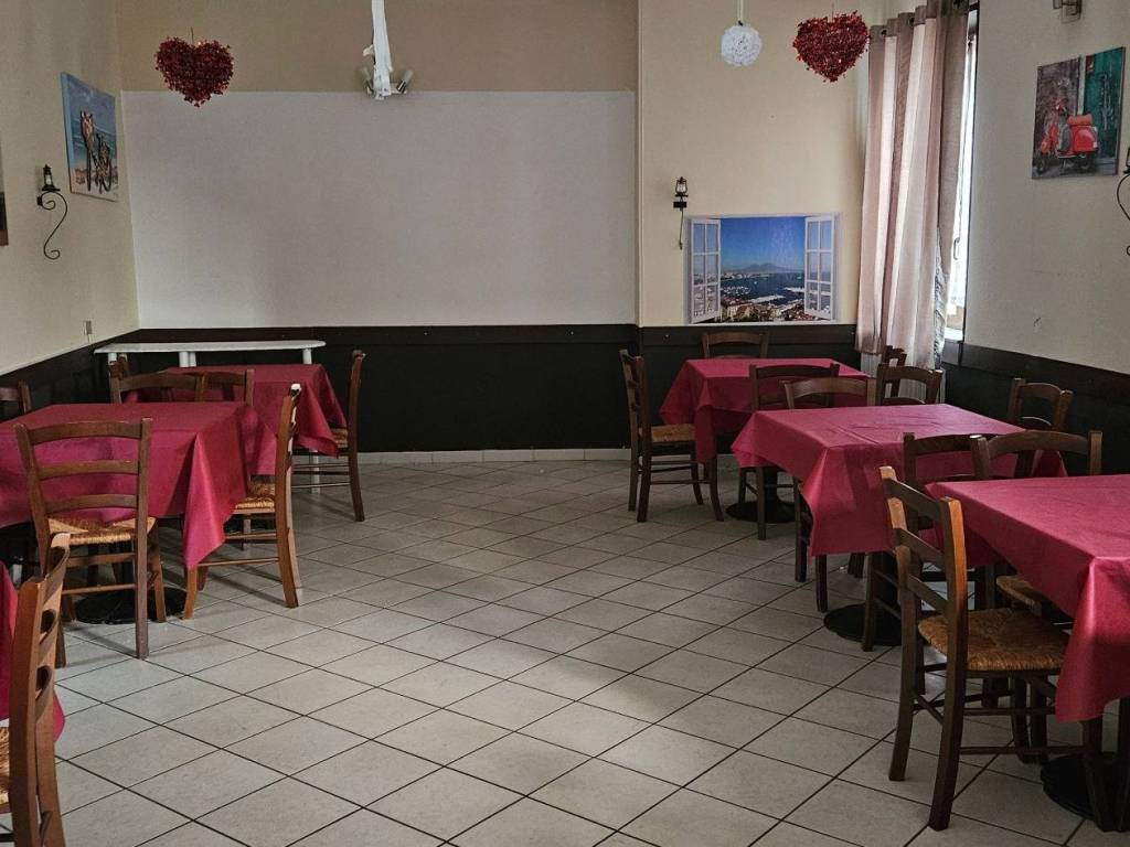 negozio in vendita ad Asti in zona Valenzani