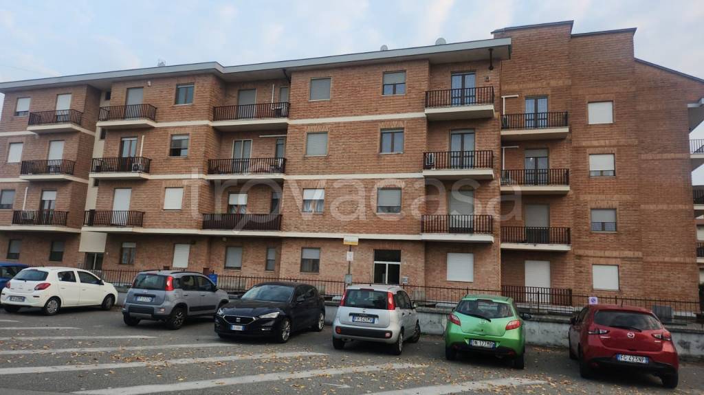 appartamento in vendita ad Asti in zona Pilone
