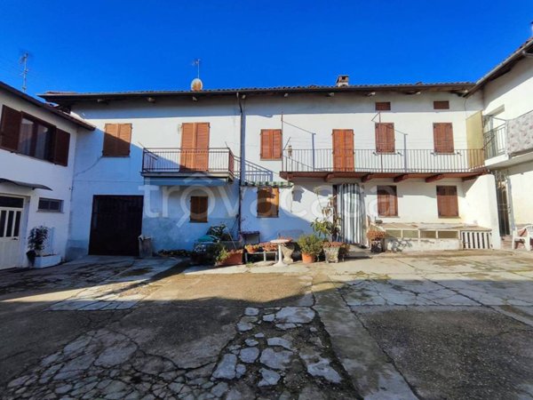 casa indipendente in vendita ad Asti in zona Mombarone