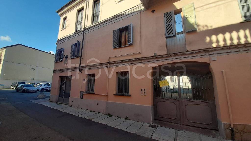 negozio in vendita ad Asti