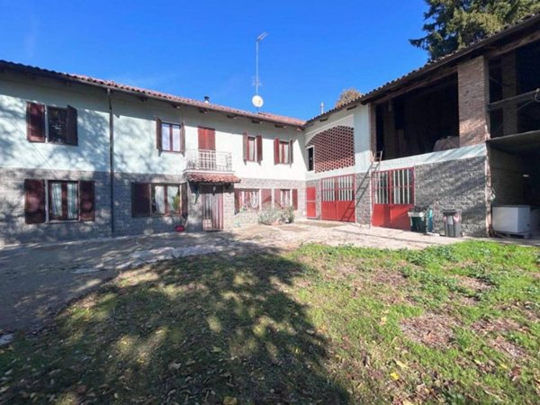 casa indipendente in vendita ad Asti in zona Valgera