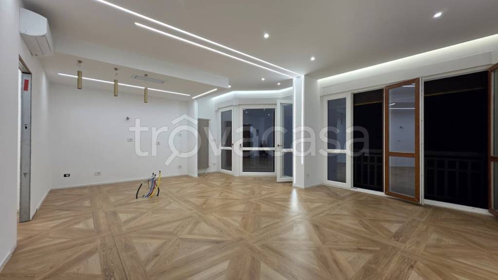 appartamento in vendita ad Asti in zona Corso Dante