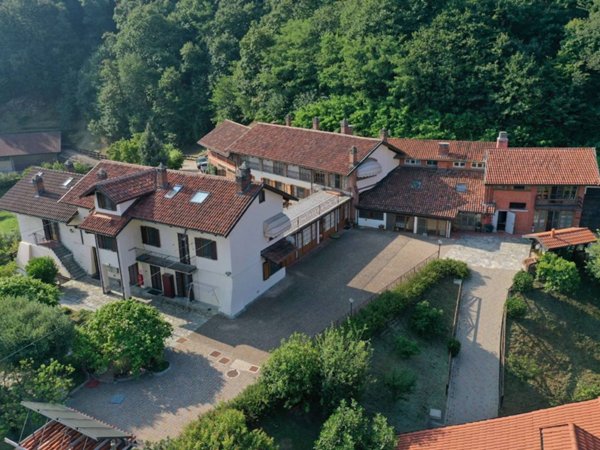 villa in vendita ad Asti in zona Castiglione