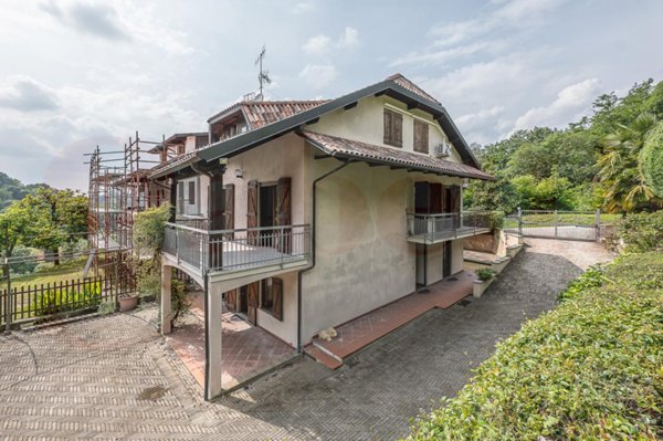casa indipendente in vendita ad Asti in zona Castiglione