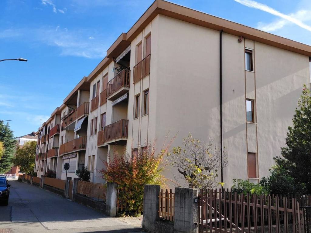 appartamento in vendita ad Asti in zona Bramairate