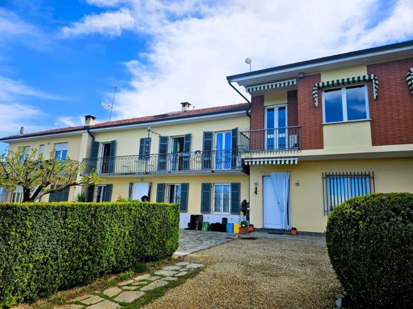 casa indipendente in vendita ad Asti in zona Pontesuero