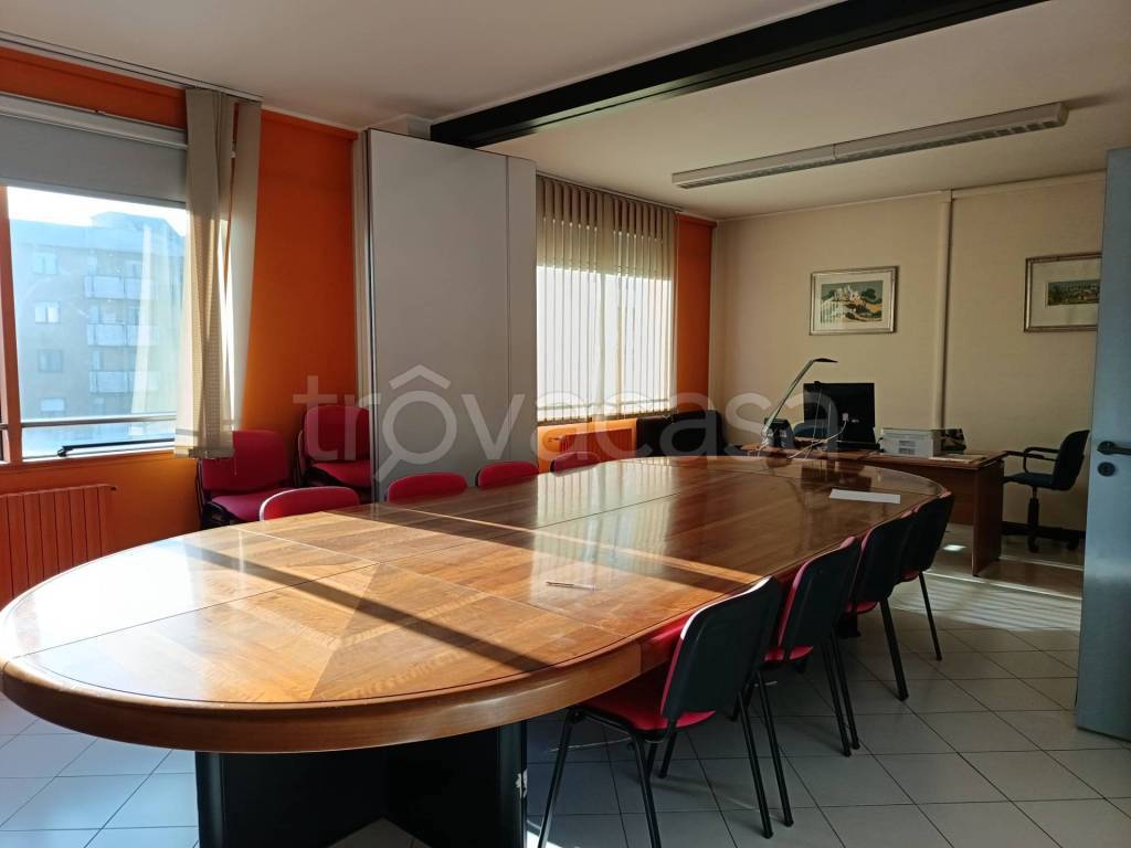 ufficio in vendita ad Asti in zona Centro Città