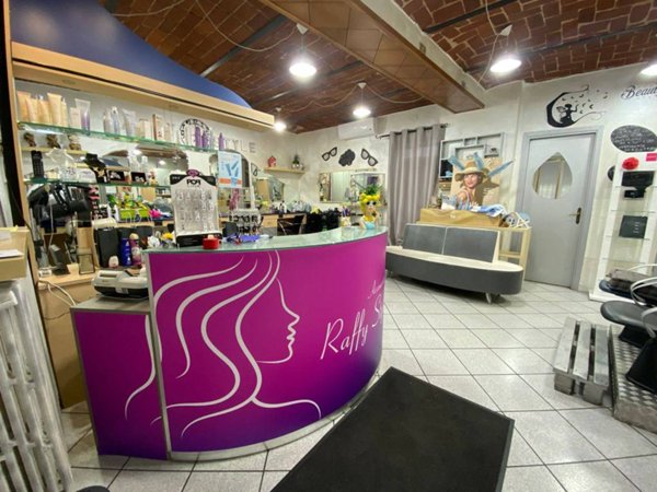 negozio in vendita ad Asti in zona Vaglierano