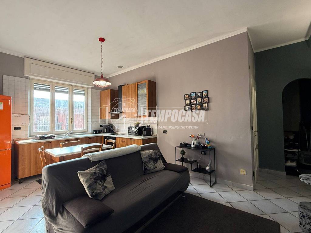 appartamento in vendita ad Asti in zona Quarto