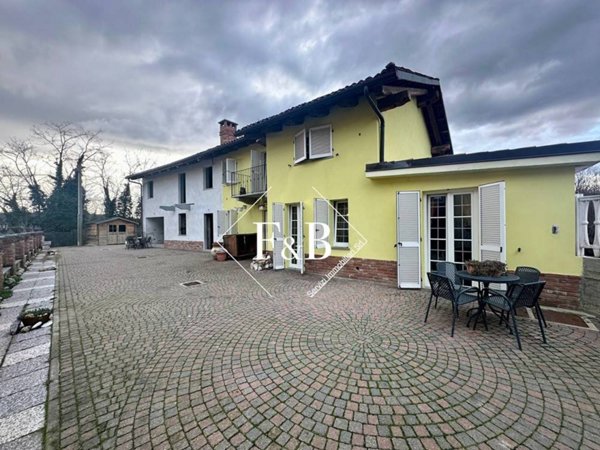 casa indipendente in vendita ad Asti in zona Valleandona