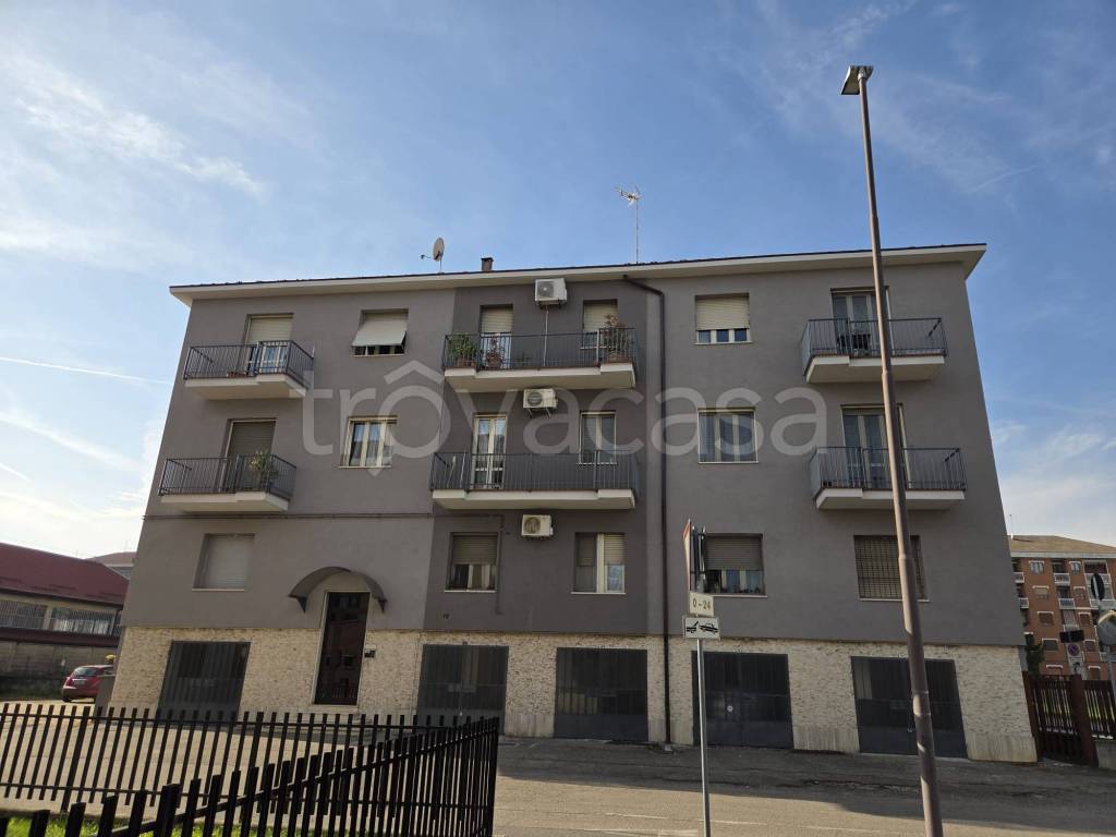 appartamento in vendita ad Asti in zona Pilone