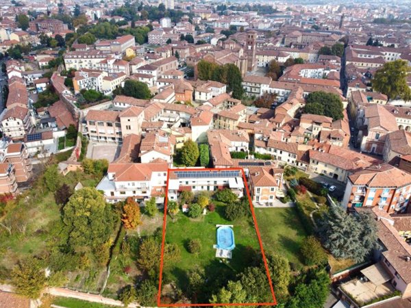 casa indipendente in vendita ad Asti in zona Centro Città