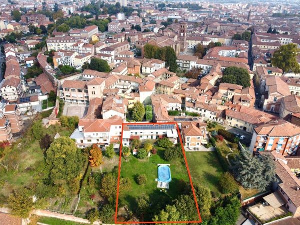 casa indipendente in vendita ad Asti in zona Centro Città