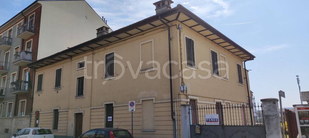 casa indipendente in vendita ad Asti in zona Trincere