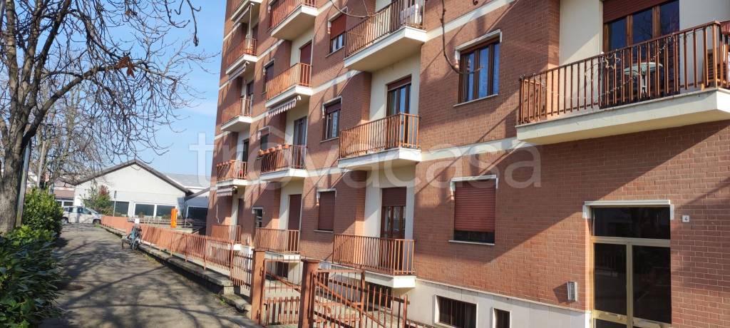 appartamento in vendita ad Asti in zona Pilone