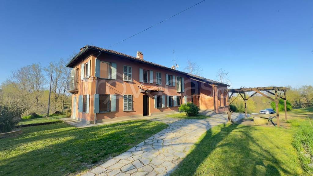 casa indipendente in vendita ad Asti in zona Valmanera