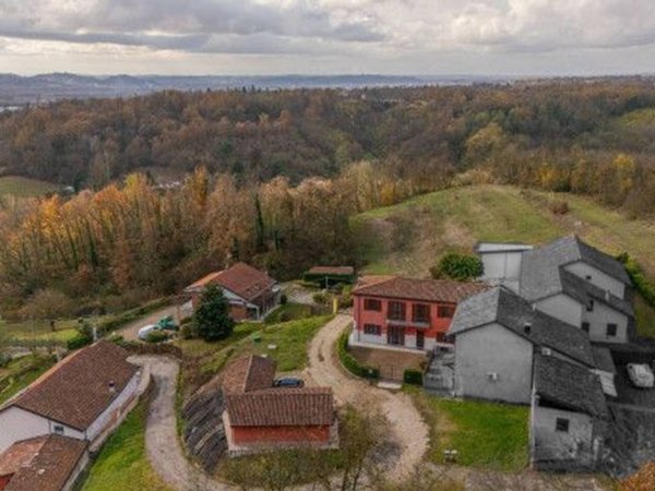 casa indipendente in vendita ad Asti in zona Quarto
